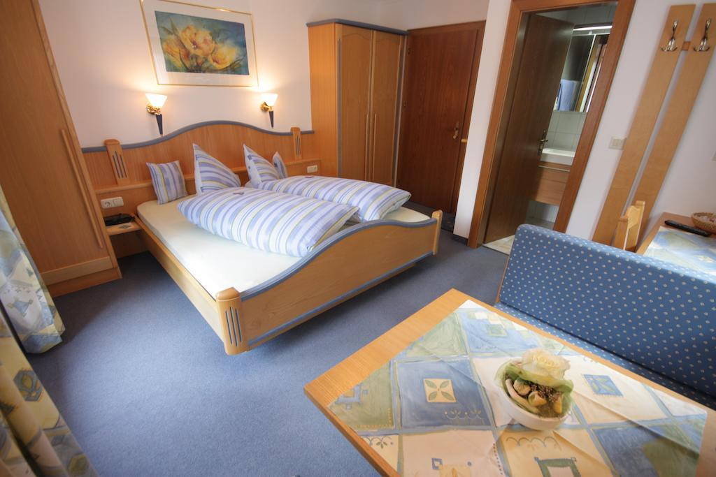 Gaestehaus Waldruh Mayrhofen Room photo